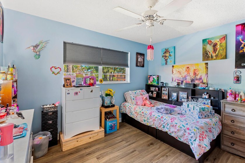 Beautifully maintained 2-bedroom, 1-bath condo offering comfort - photo 12