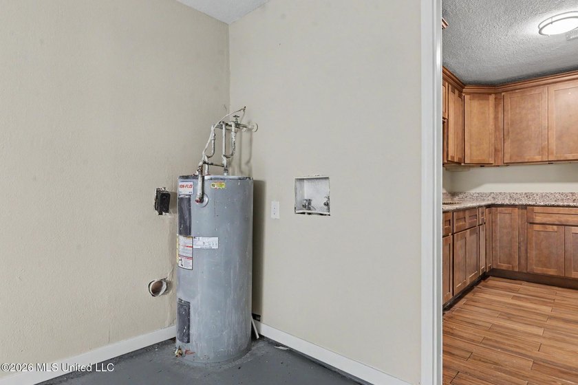 Welcome to this charming 3-bedroom, 2-bath home offering - photo 18