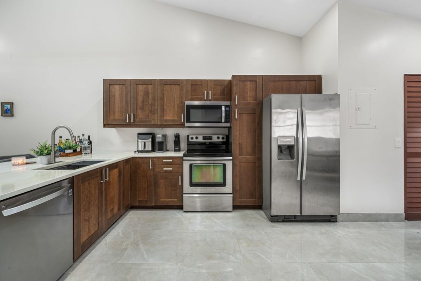 $5000 FOR LENDER CREDIT TO THE BUYER :QUALIFIES USING PALM BEACH - photo 2