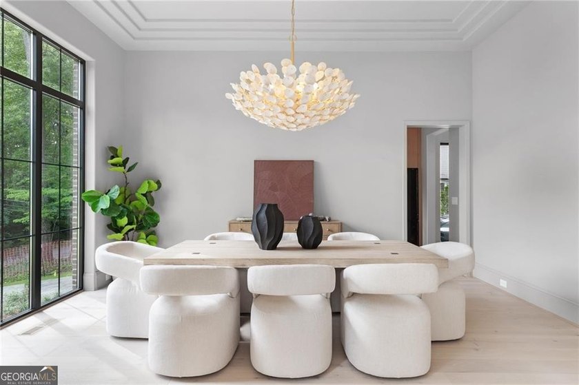 Crafted as a true statement piece, this extraordinary custom - photo 9