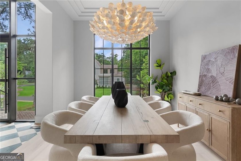 Crafted as a true statement piece, this extraordinary custom - photo 10