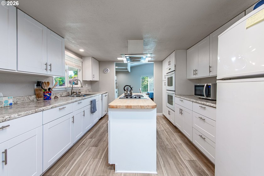 Turnkey remodeled manufactured home in Greentrees East Village - photo 4