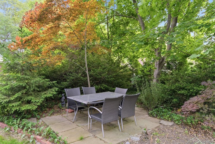 Unlock the Potential of this Oasis of Privacy in Huntington's - photo 14