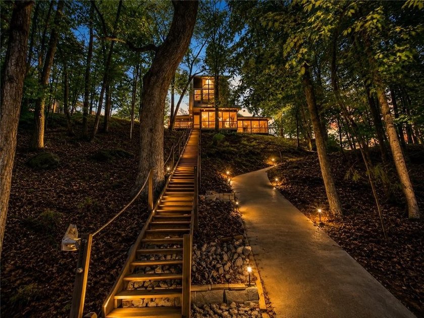Perched high above the quiet shores of Lake Arrowhead's north - photo 2