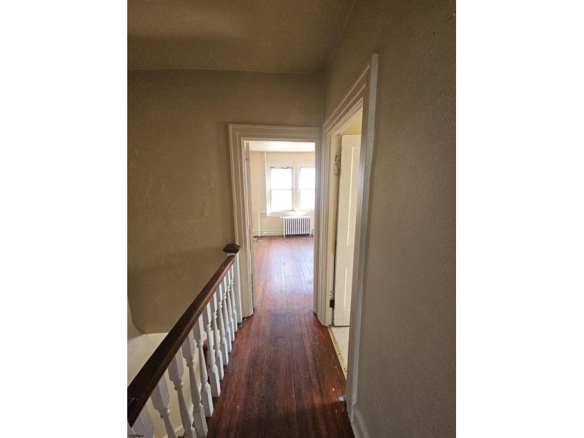 Prime Location with Exceptional Potential! This 3-bedroom - photo 31