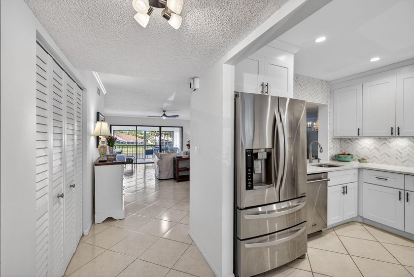 Beautifully updated 2-bedroom, 2-bath second-floor condo - photo 3
