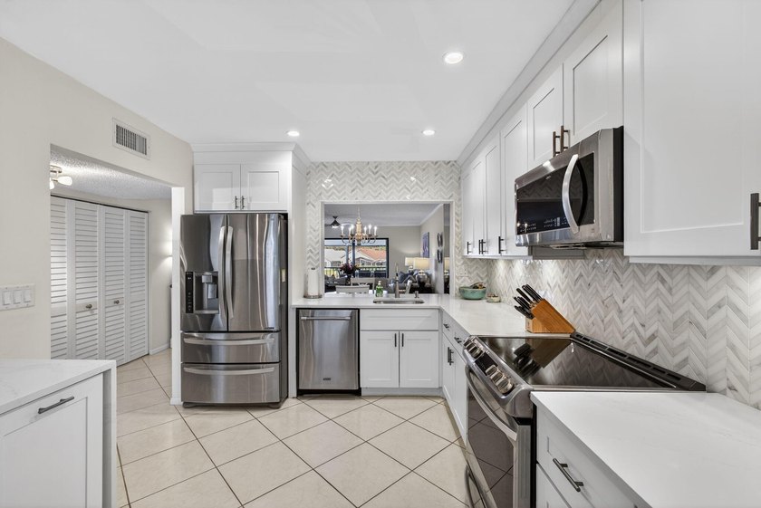 Beautifully updated 2-bedroom, 2-bath second-floor condo - photo 6