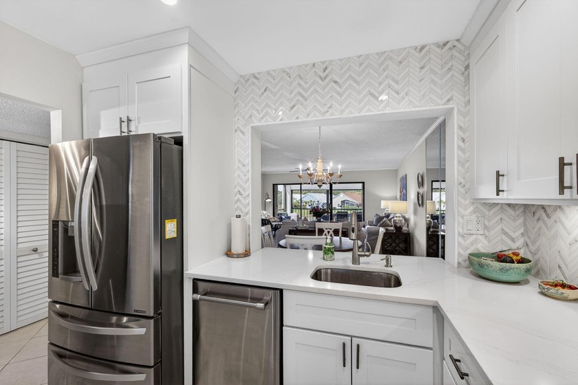 Beautifully updated 2-bedroom, 2-bath second-floor condo - photo 7