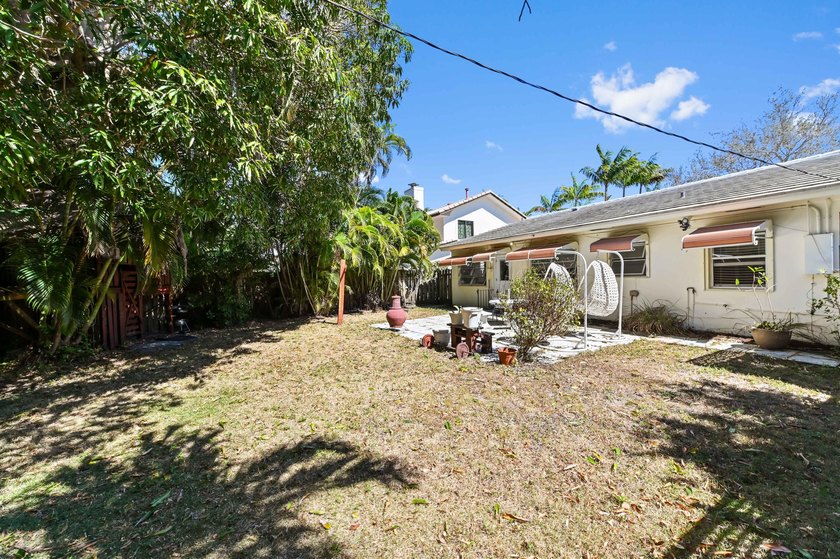 Single-family home located in the Historic District of Lake - photo 17