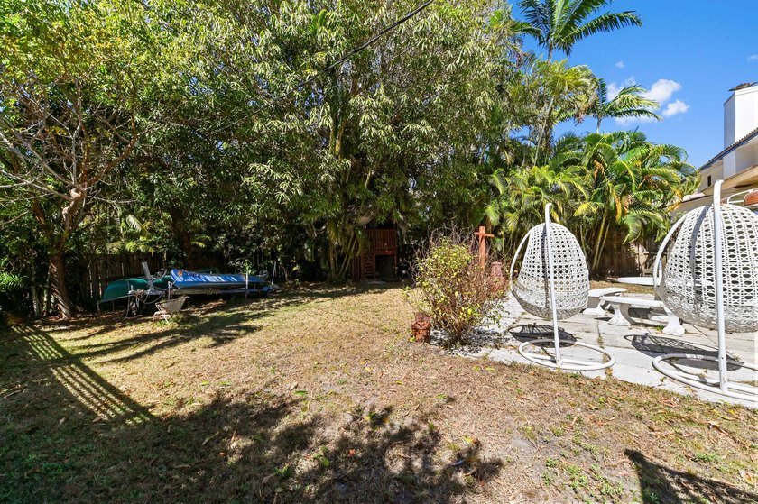 Single-family home located in the Historic District of Lake - photo 18