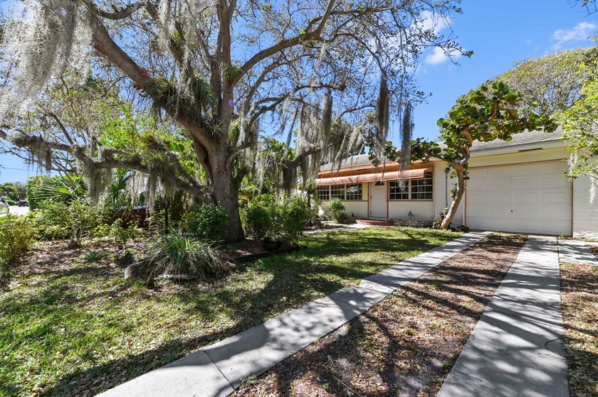 Single-family home located in the Historic District of Lake - photo 19