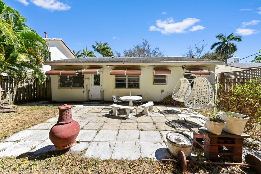 Single-family home located in the Historic District of Lake - photo 20