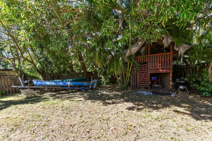 Single-family home located in the Historic District of Lake - photo 21