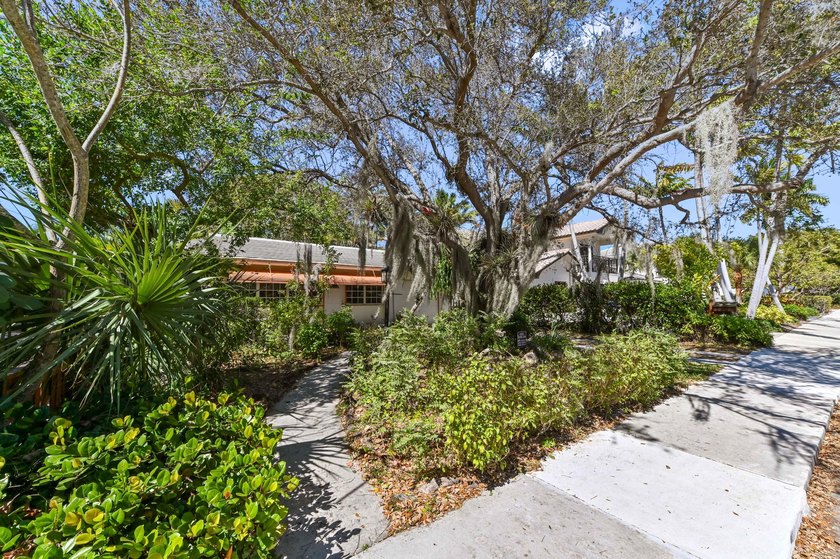 Single-family home located in the Historic District of Lake - photo 23