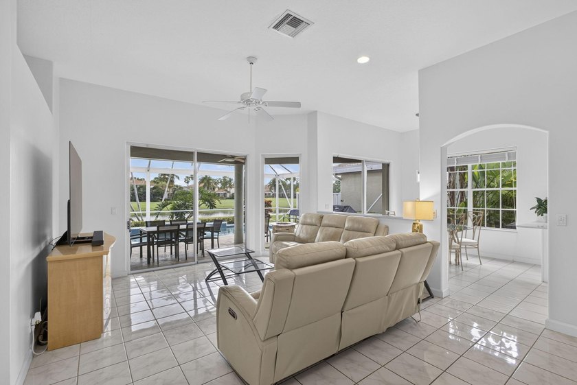 Premier Golf Membership Available ! Welcome to this charming - photo 13