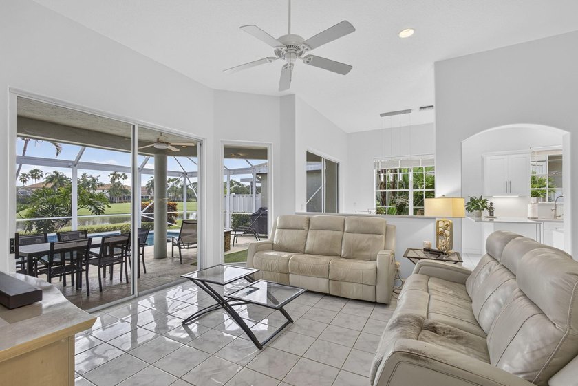 Premier Golf Membership Available ! Welcome to this charming - photo 16