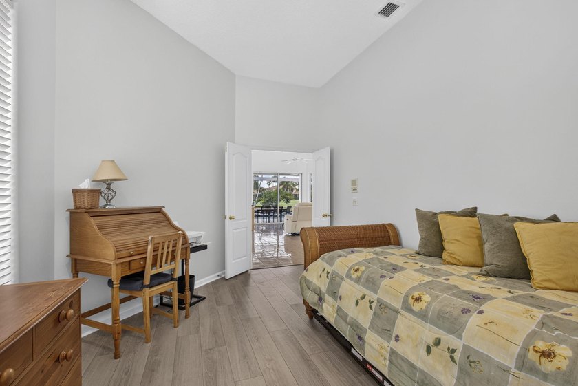 Premier Golf Membership Available ! Welcome to this charming - photo 29