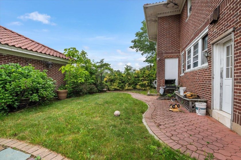 Tons of potential to make this brick center hall colonial ur own - photo 20