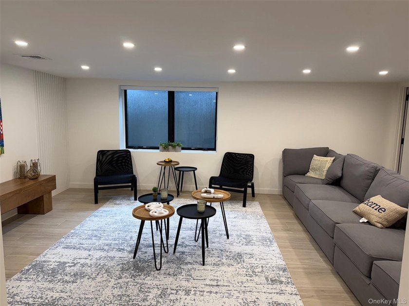 Stunning Modern 2025 Home Set On A Peaceful, Level Property In - photo 30