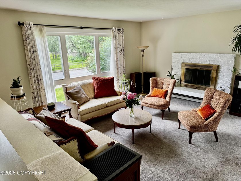 Well maintained 4 bedroom home on a large corner lot. Room for - photo 7
