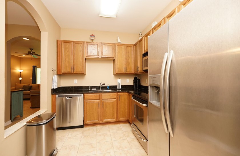 Welcome to this beautifully furnished end-unit townhome - photo 11