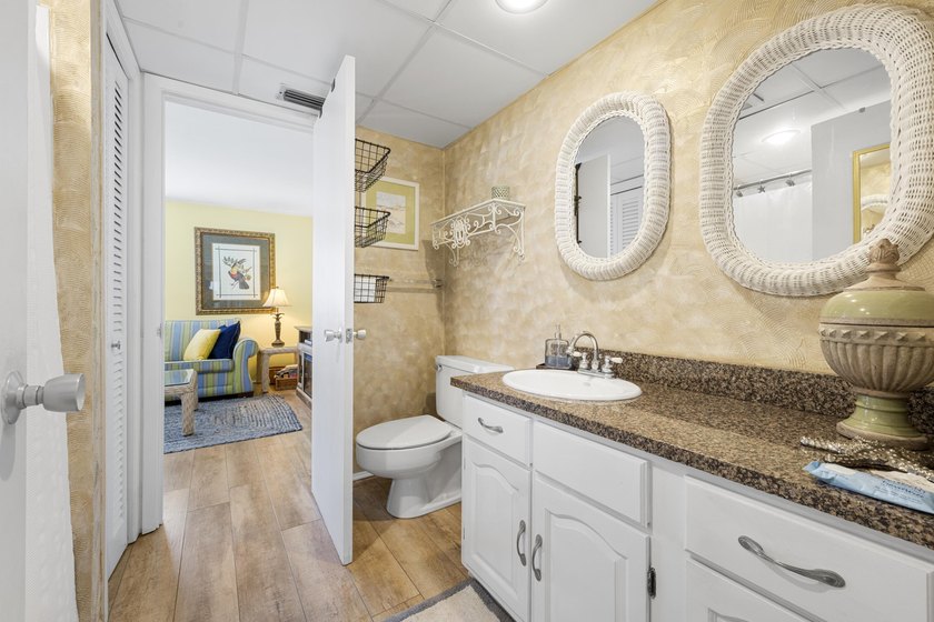 Investor alert! This 1BR/1BA end-unit canal-front condo with - photo 14