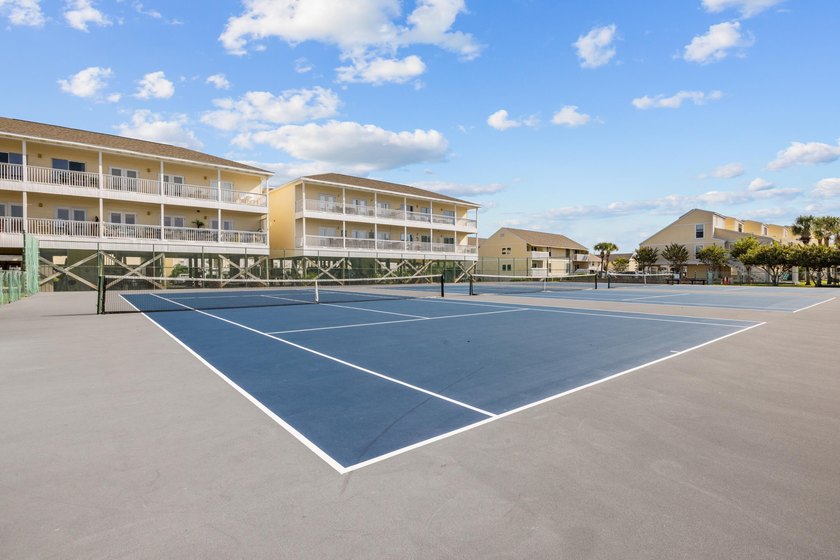 Investor alert! This 1BR/1BA end-unit canal-front condo with - photo 33