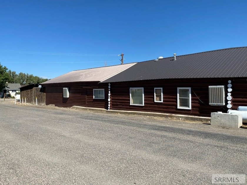 Established restaurant &amp; bar located on Main Street Challis just - photo 4