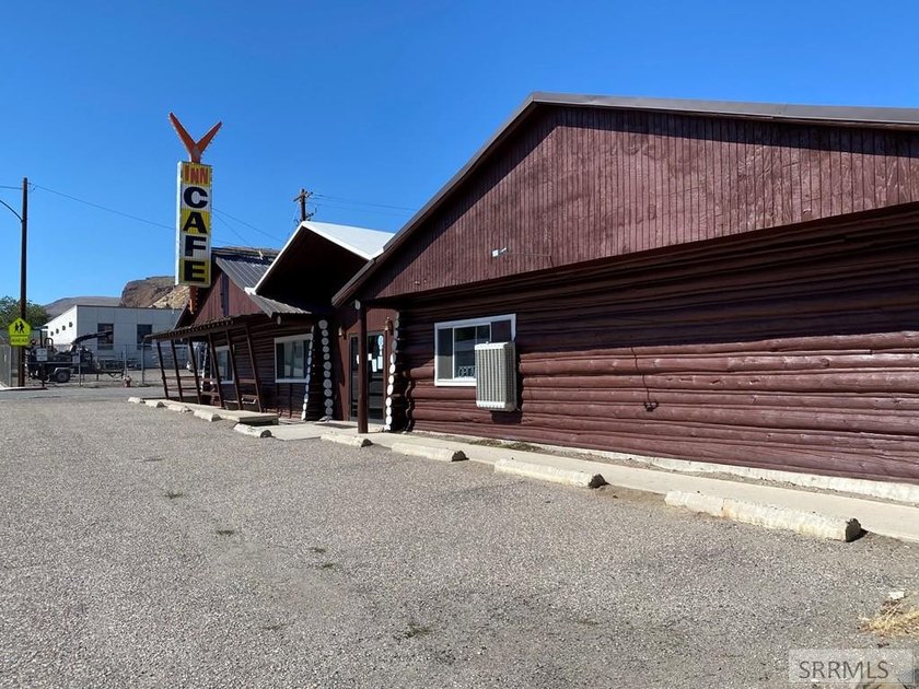 Established restaurant &amp; bar located on Main Street Challis just - photo 5
