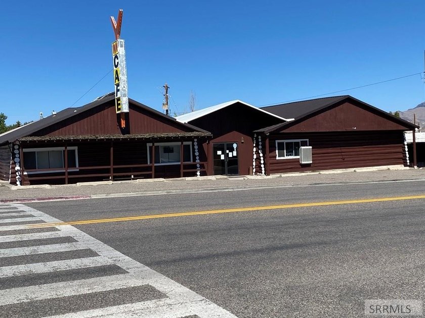 Established restaurant &amp; bar located on Main Street Challis just - photo 6