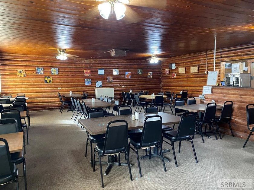 Established restaurant &amp; bar located on Main Street Challis just - photo 9