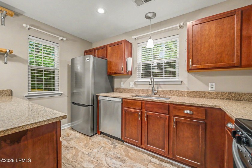 Welcome to this beautifully maintained &amp; thoughtfully updated - photo 11