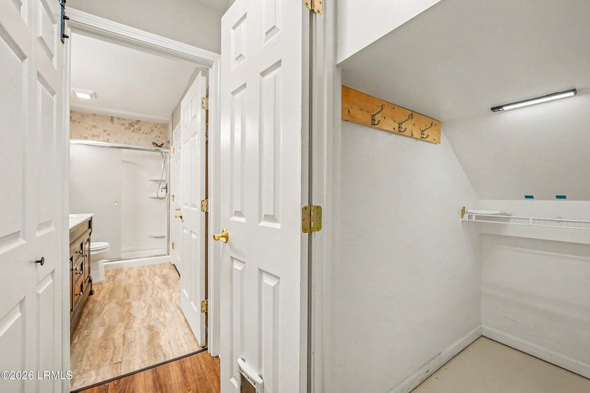 Welcome to this beautifully maintained &amp; thoughtfully updated - photo 17