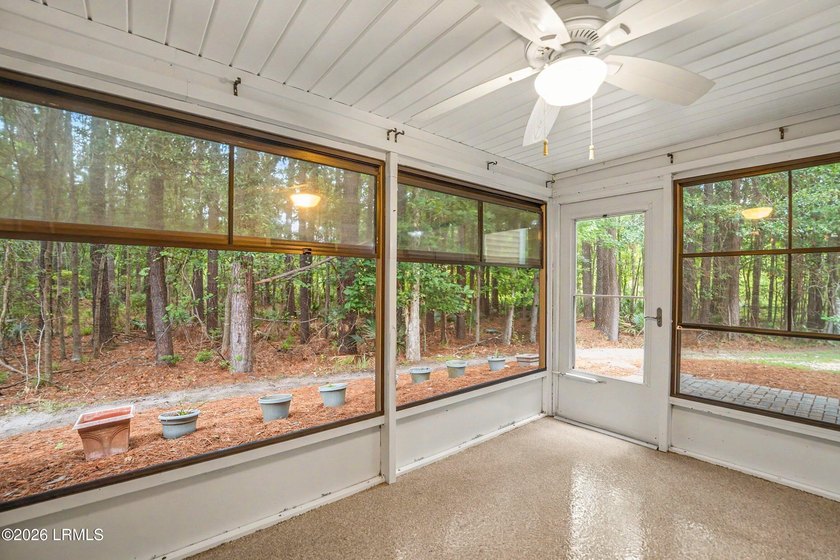 Welcome to this beautifully maintained &amp; thoughtfully updated - photo 31