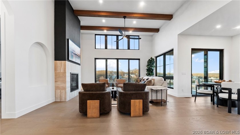 Recently completed by Thomas Construction, this luxury residence - photo 11