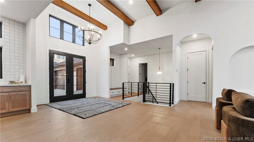 Recently completed by Thomas Construction, this luxury residence - photo 17