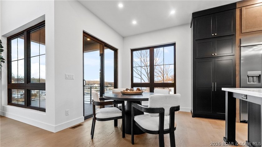 Recently completed by Thomas Construction, this luxury residence - photo 19