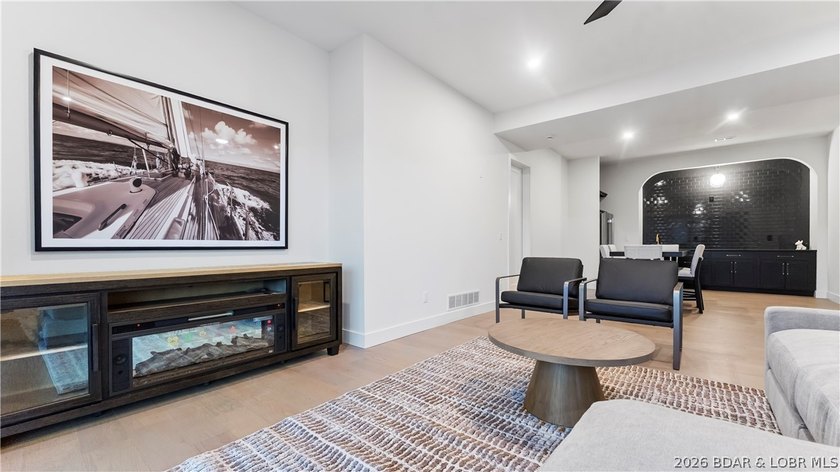 Recently completed by Thomas Construction, this luxury residence - photo 20