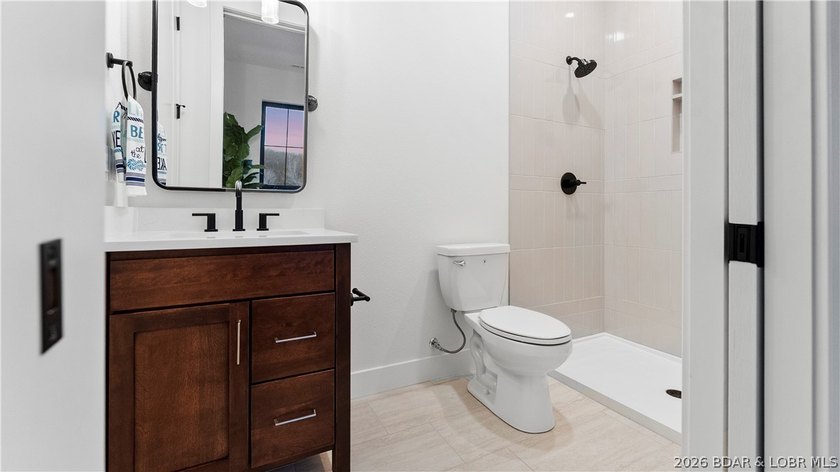 Recently completed by Thomas Construction, this luxury residence - photo 25