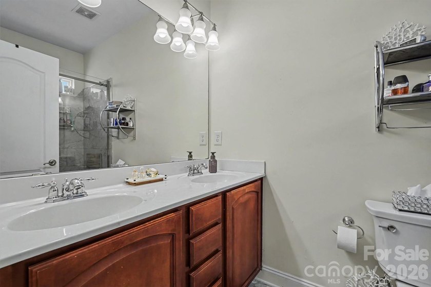 Beautiful move-in ready ranch style home in highly desirable - photo 32