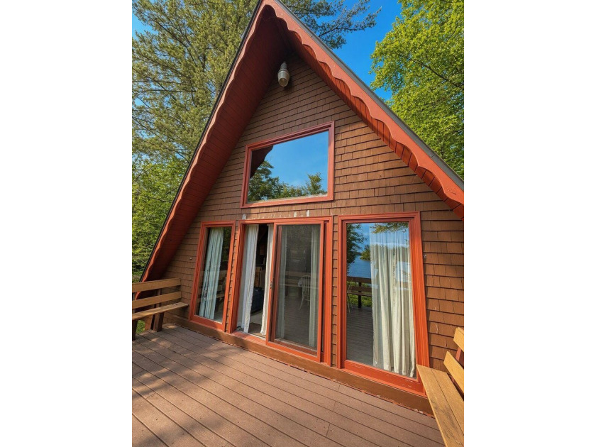 A true Washington Pond gem: owned waterfront, deep-water access - photo 2