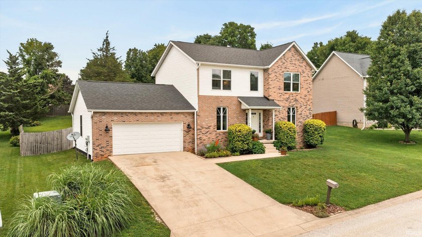Welcome to this beautifully maintained 3-bedroom home in - photo 34