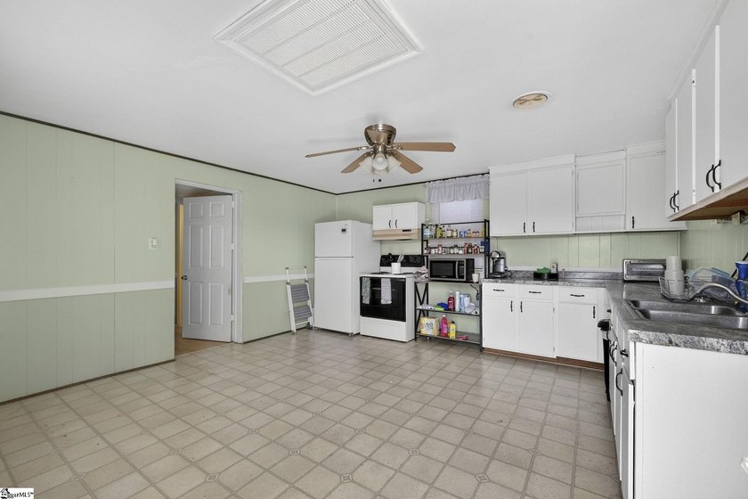 A rare opportunity for multi-generational living on 17 - photo 14