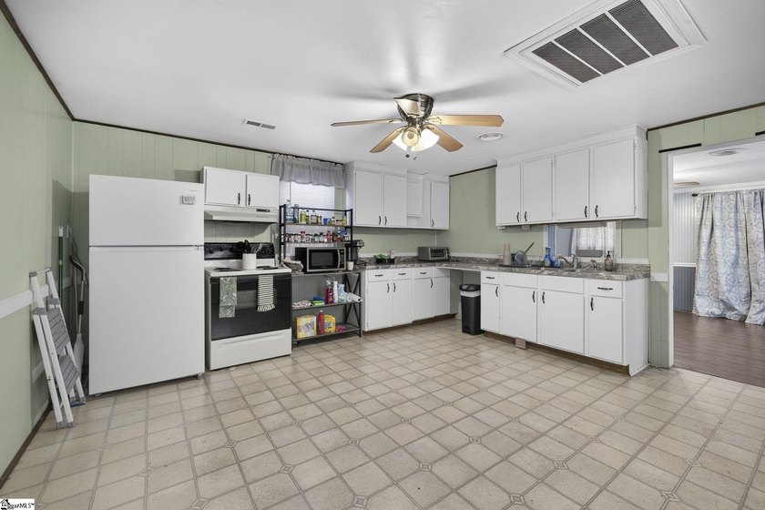 A rare opportunity for multi-generational living on 17 - photo 15