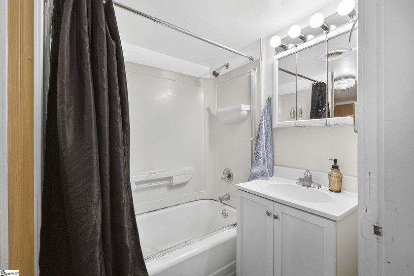 A rare opportunity for multi-generational living on 17 - photo 19