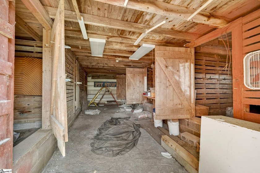 A rare opportunity for multi-generational living on 17 - photo 21