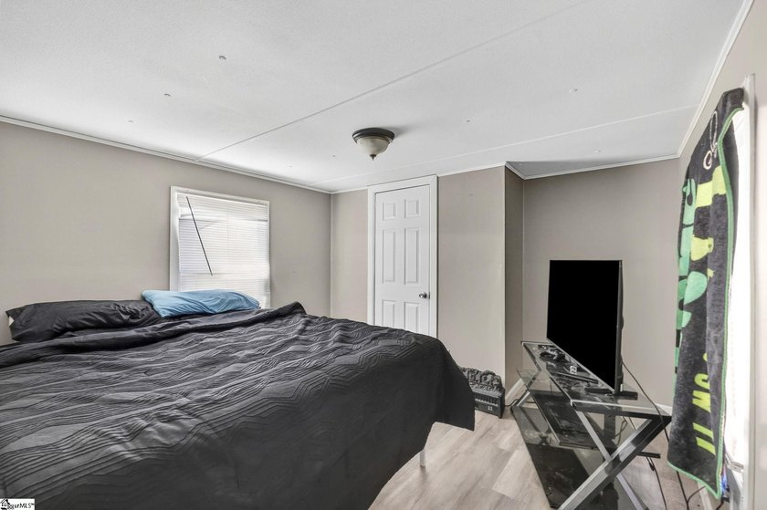 A rare opportunity for multi-generational living on 17 - photo 25