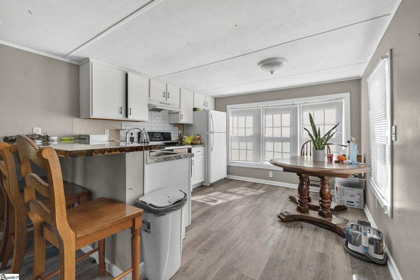 A rare opportunity for multi-generational living on 17 - photo 29