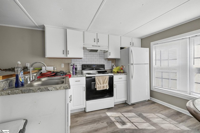 A rare opportunity for multi-generational living on 17 - photo 30