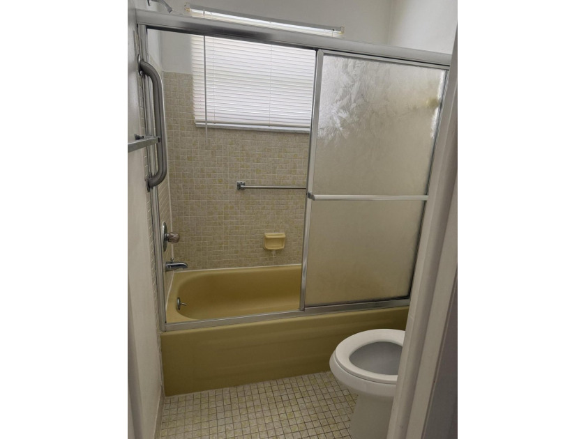 Welcome to Pine Point Villas in desirable Boynton Beach! This - photo 9